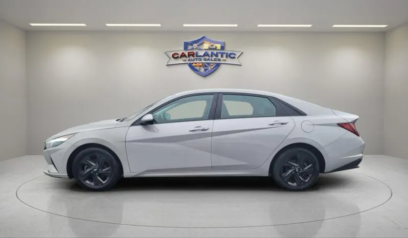 
2021 Hyundai Elantra SEL full									