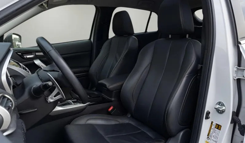 
2019 Mitsubishi Eclipse Cross SE full									