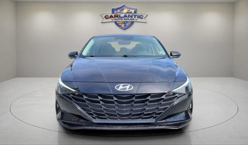 
2022 Hyundai Elantra SEL full									
