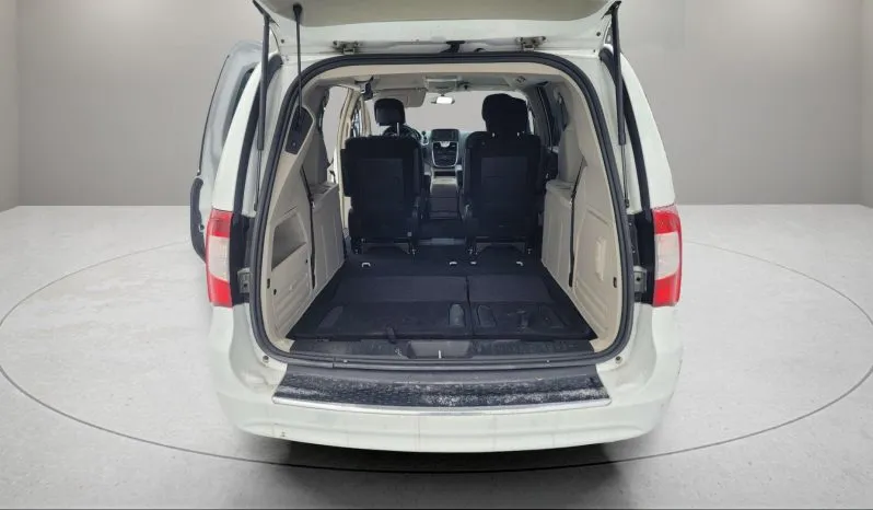 
2014 Chrysler Town & Country Touring full									