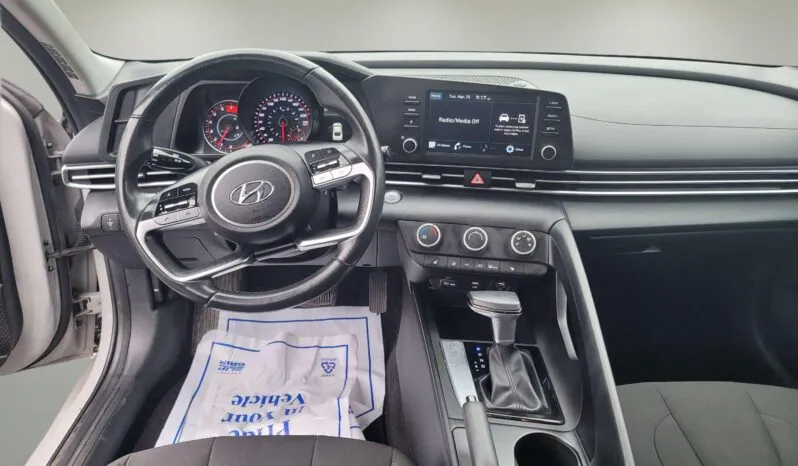 
2021 Hyundai Elantra SEL full									