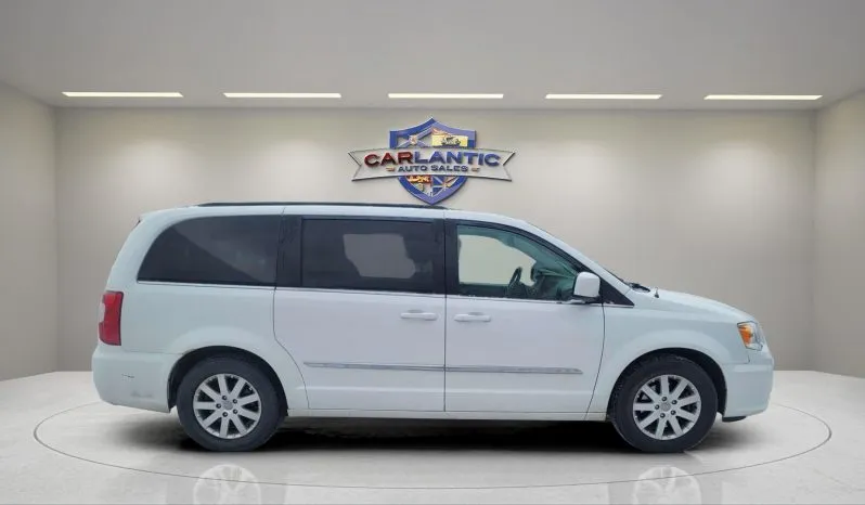 
2014 Chrysler Town & Country Touring full									