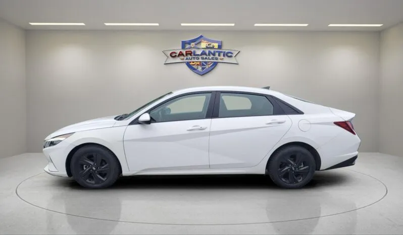 
2022 Hyundai Elantra SEL full									
