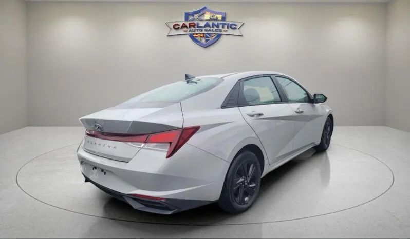
2021 Hyundai Elantra SEL full									