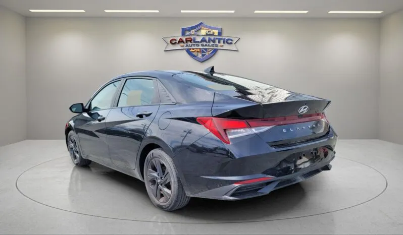 
2022 Hyundai Elantra SEL full									