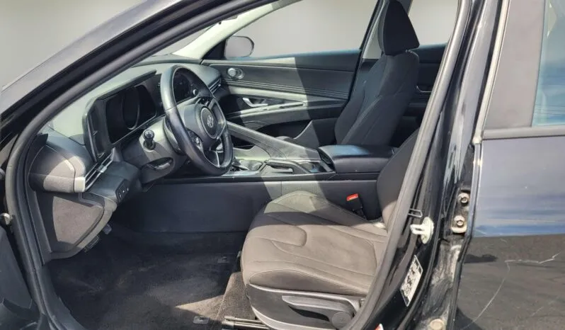 
2022 Hyundai Elantra SEL full									