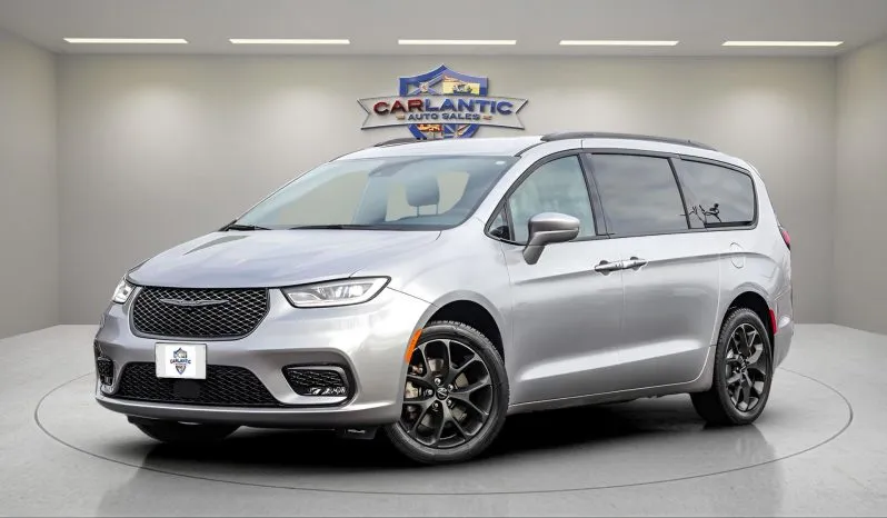 2021 Chrysler Pacifica Touring FRont Side View