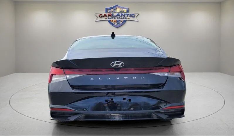 
2022 Hyundai Elantra SEL full									