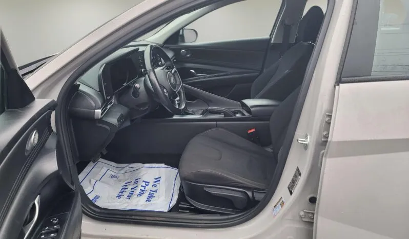 
2021 Hyundai Elantra SEL full									