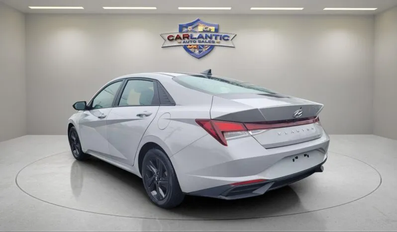 
2021 Hyundai Elantra SEL full									