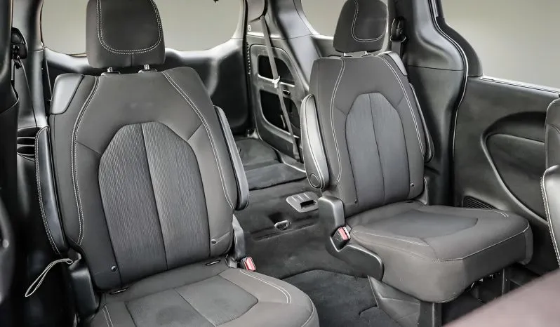 
2021 Chrysler Pacifica Touring full									
