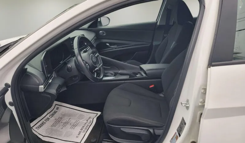 
2022 Hyundai Elantra SEL full									