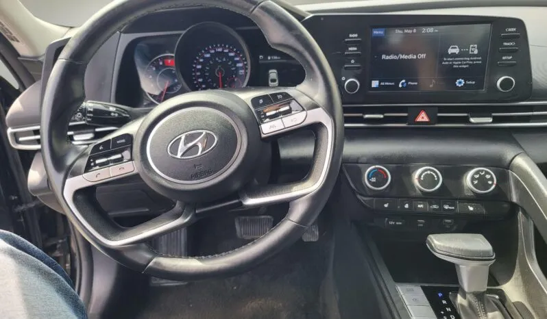 
2022 Hyundai Elantra SEL full									