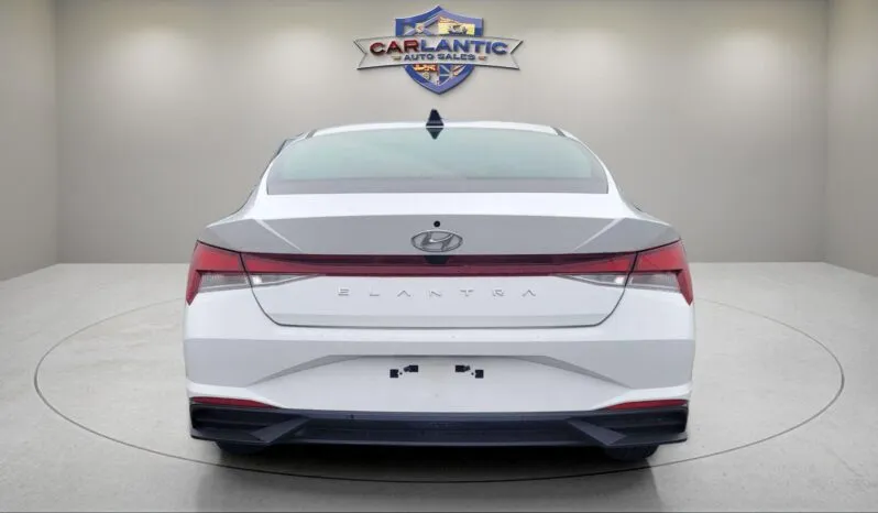 
2022 Hyundai Elantra SEL full									