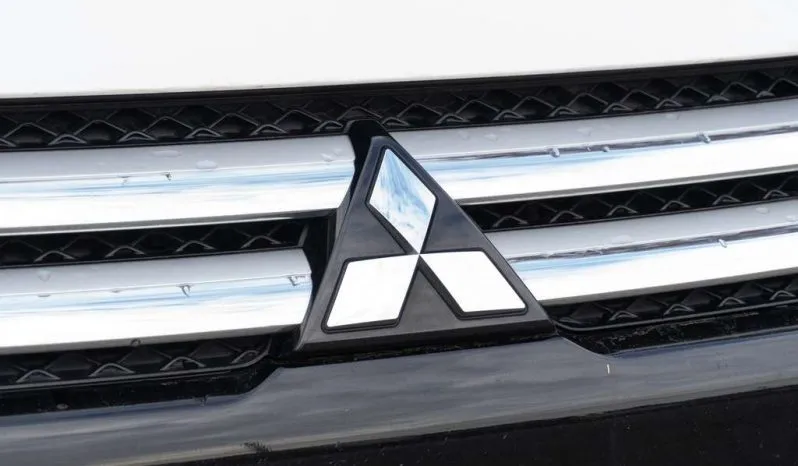 
2019 Mitsubishi Eclipse Cross SE full									