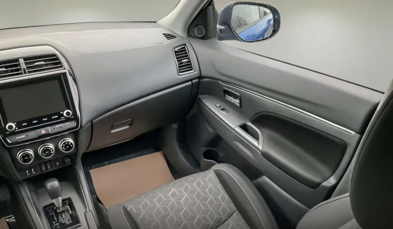 
2021 Mitsubishi RVR SE full									