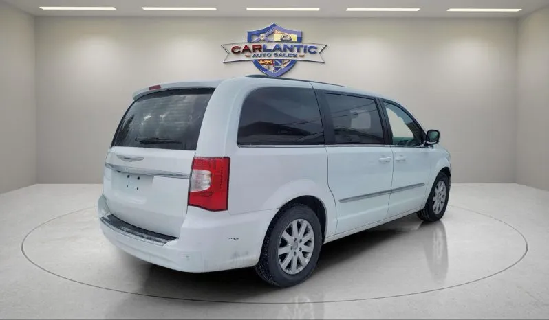 
2014 Chrysler Town & Country Touring full									