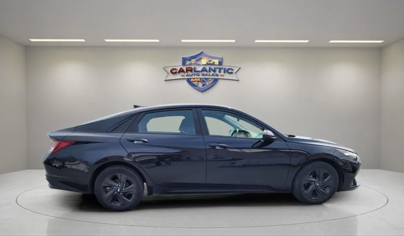 
2022 Hyundai Elantra SEL full									