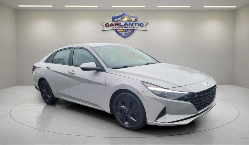 
2021 Hyundai Elantra SEL full									