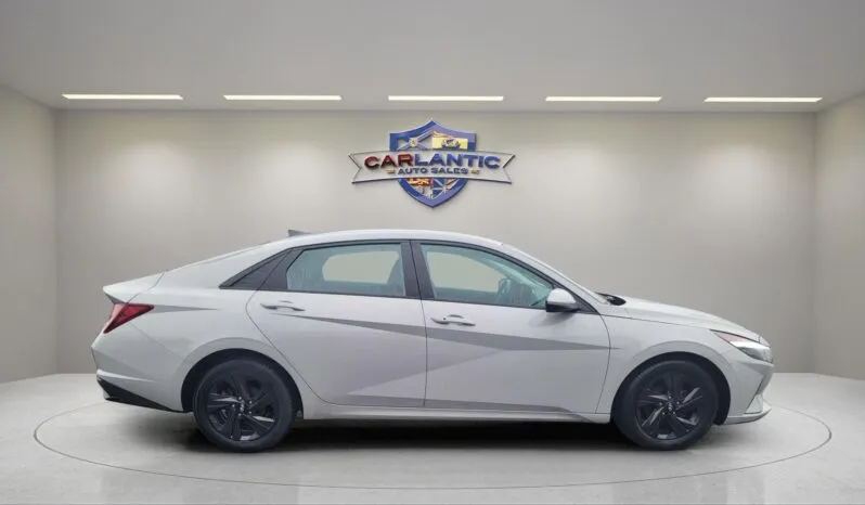 
2021 Hyundai Elantra SEL full									