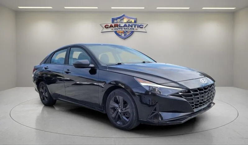 
2022 Hyundai Elantra SEL full									