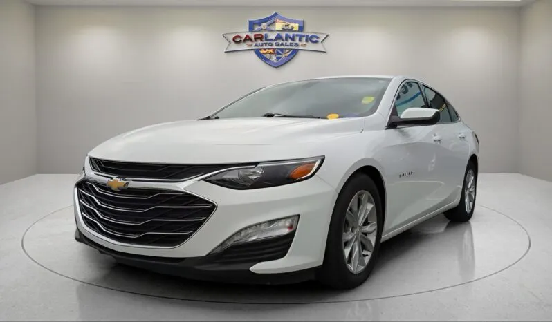 2022 Chevrolet Malibu LT Front Headlight View