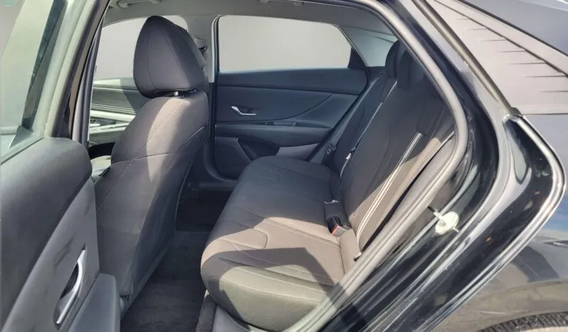 
2022 Hyundai Elantra SEL full									