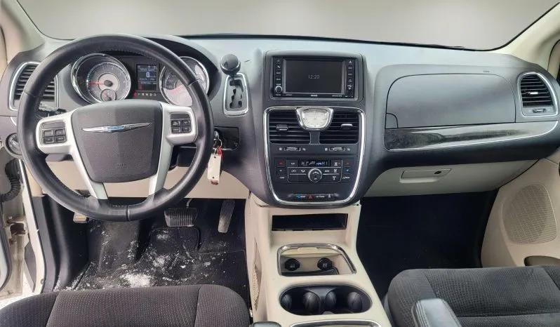 
2014 Chrysler Town & Country Touring full									