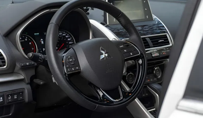 
2019 Mitsubishi Eclipse Cross SE full									