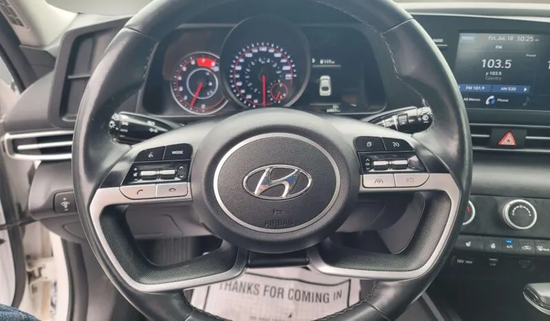 
2022 Hyundai Elantra SEL full									