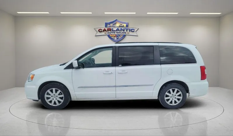 
2014 Chrysler Town & Country Touring full									