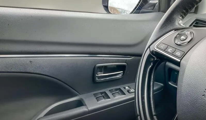 
2021 Mitsubishi RVR SE full									