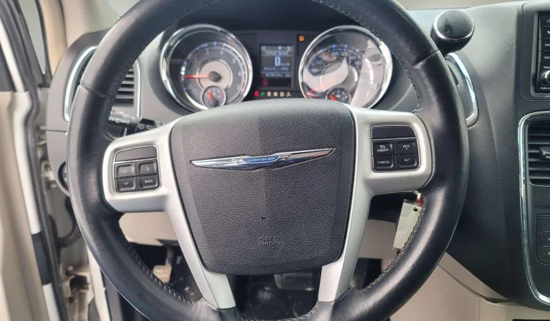 
2014 Chrysler Town & Country Touring full									